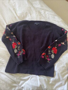 American Eagle Floral Sleeve V-Neck Sweater - Size XS